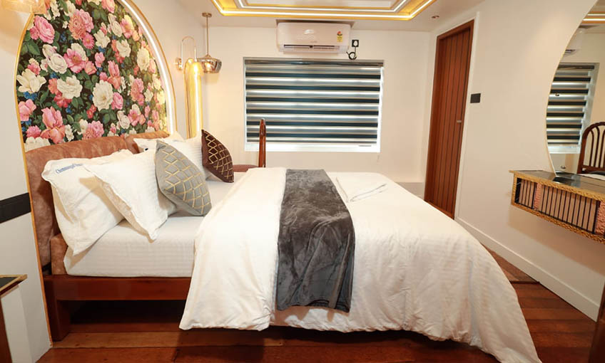houseboats